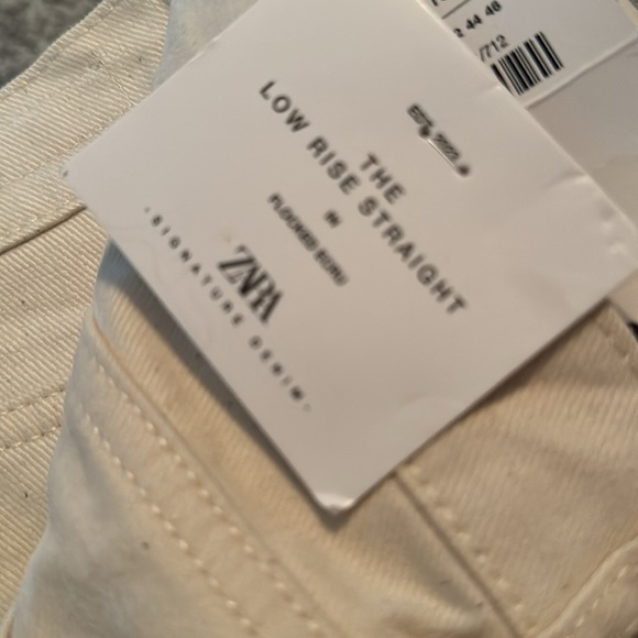 ZARA LOW RISE STRAIGHT LEG VELVET JEANS ZW COLLECTION $109 retail Size 6 NWT - Picture 15 of 15